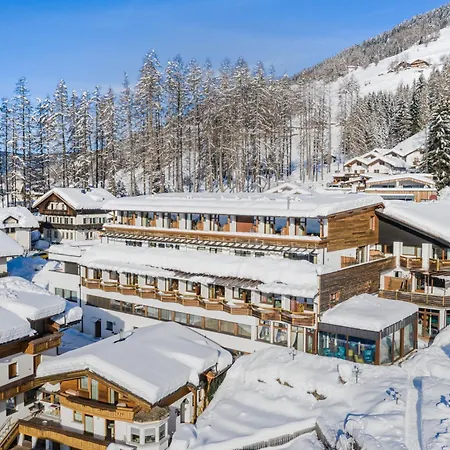 Alpenwellnesshotel St. Veit Hotel Sexten