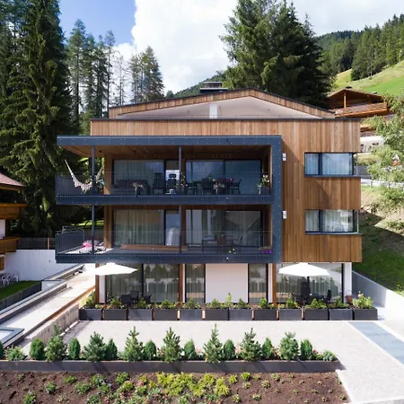 Alpenwellnesshotel St. Veit Hotel Sexten