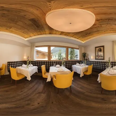 Alpenwellnesshotel St. Veit Hotel Sexten