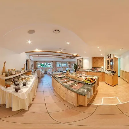 Alpenwellnesshotel St. Veit Sexten